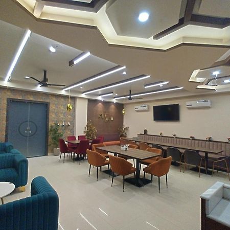 The Imperial Hotel And Convention Centre Kanpur Bagian luar foto