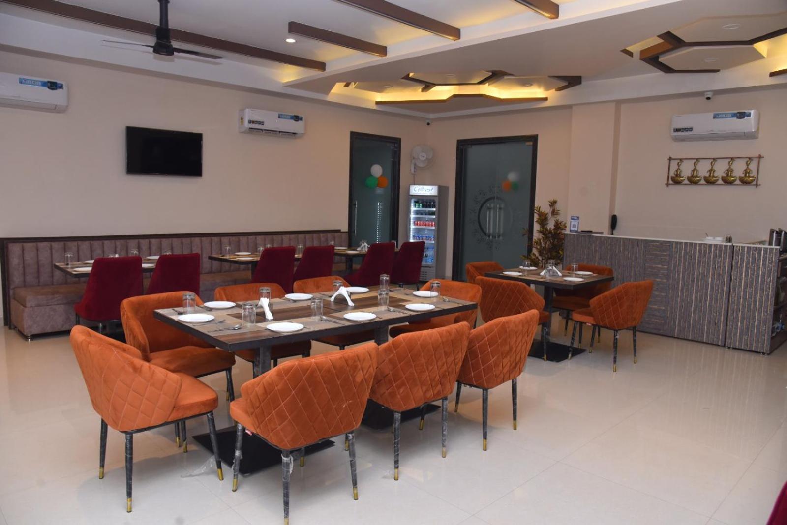 The Imperial Hotel And Convention Centre Kanpur Bagian luar foto