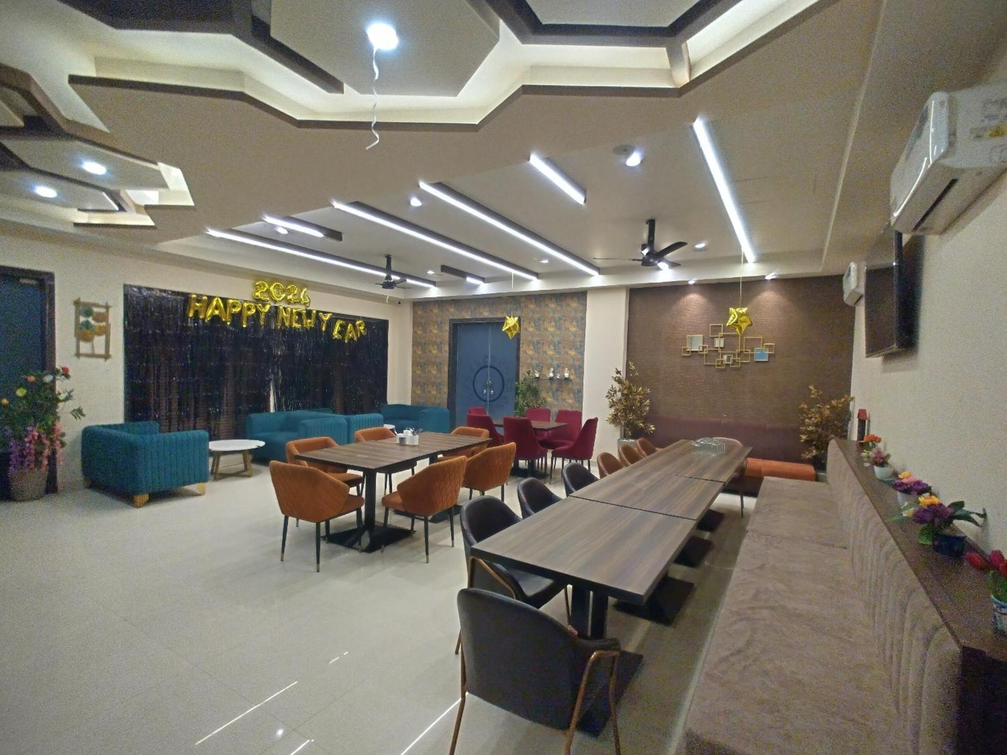The Imperial Hotel And Convention Centre Kanpur Bagian luar foto