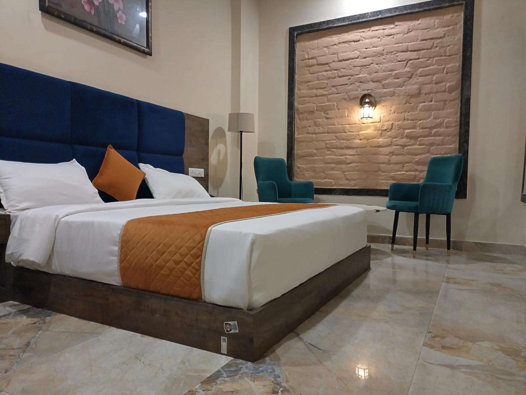 The Imperial Hotel And Convention Centre Kanpur Bagian luar foto