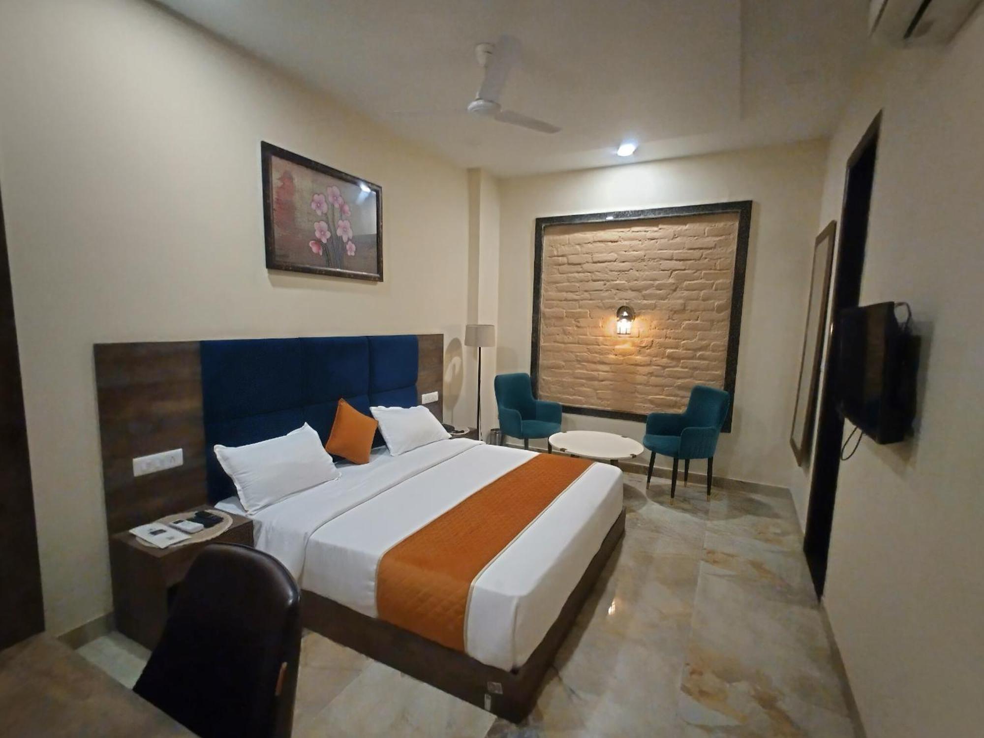 The Imperial Hotel And Convention Centre Kanpur Bagian luar foto