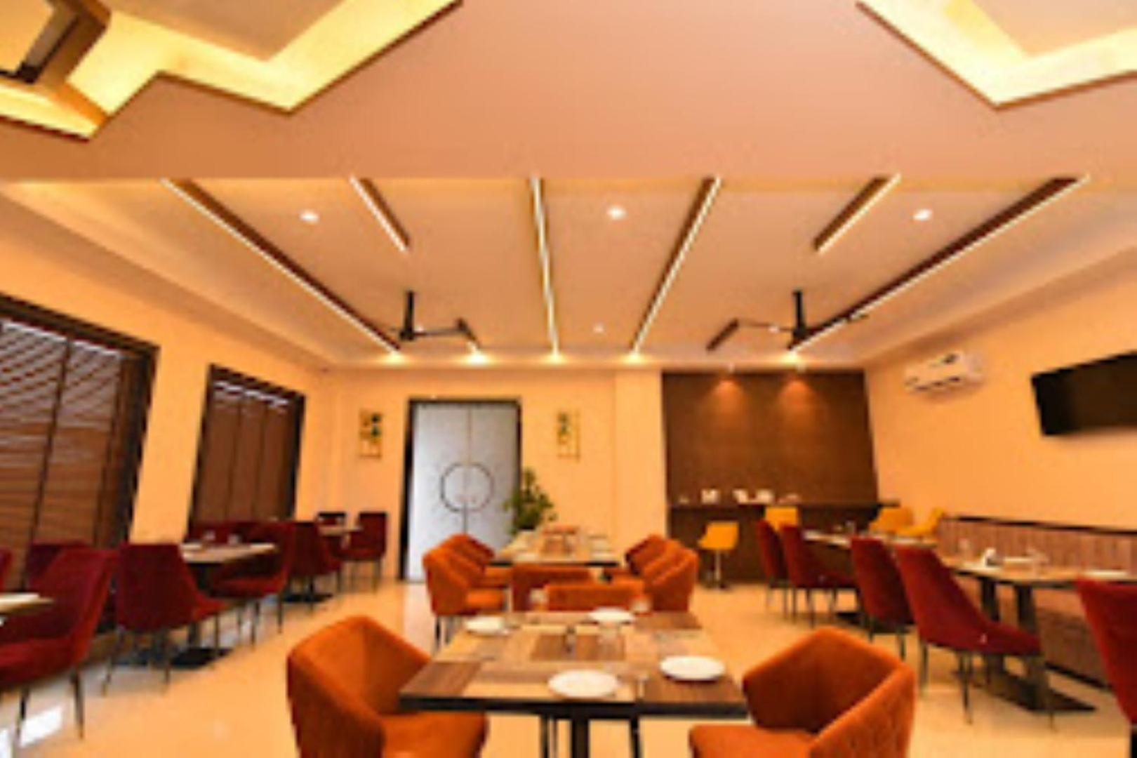 The Imperial Hotel And Convention Centre Kanpur Bagian luar foto